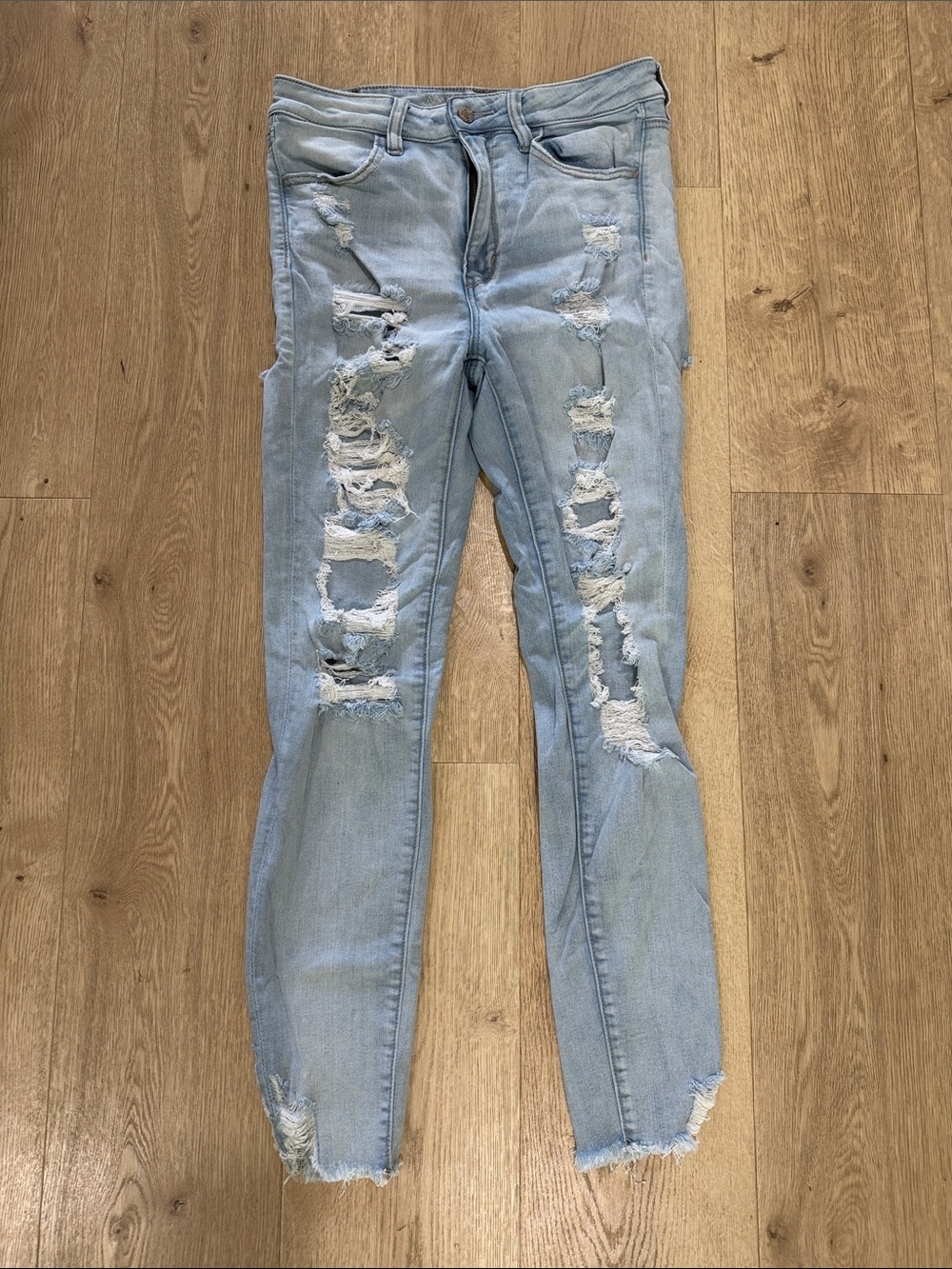 American Eagle Outfitters Light Wash Ripped Skinny Jeans